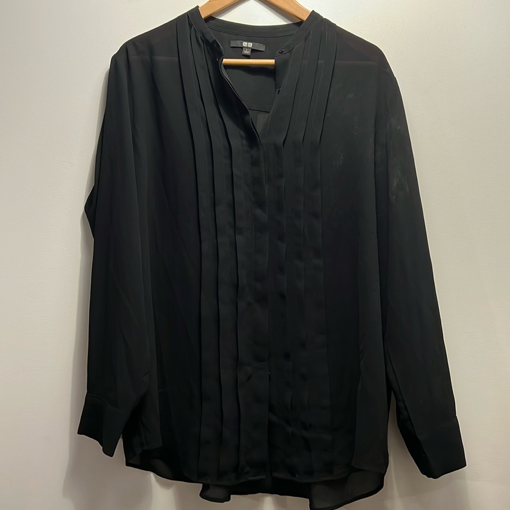 Uniqlo button down blouse in L